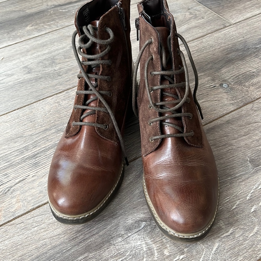 Marks & Spencer Brown Leather & Suede Combat style Boot - Size 9 US
